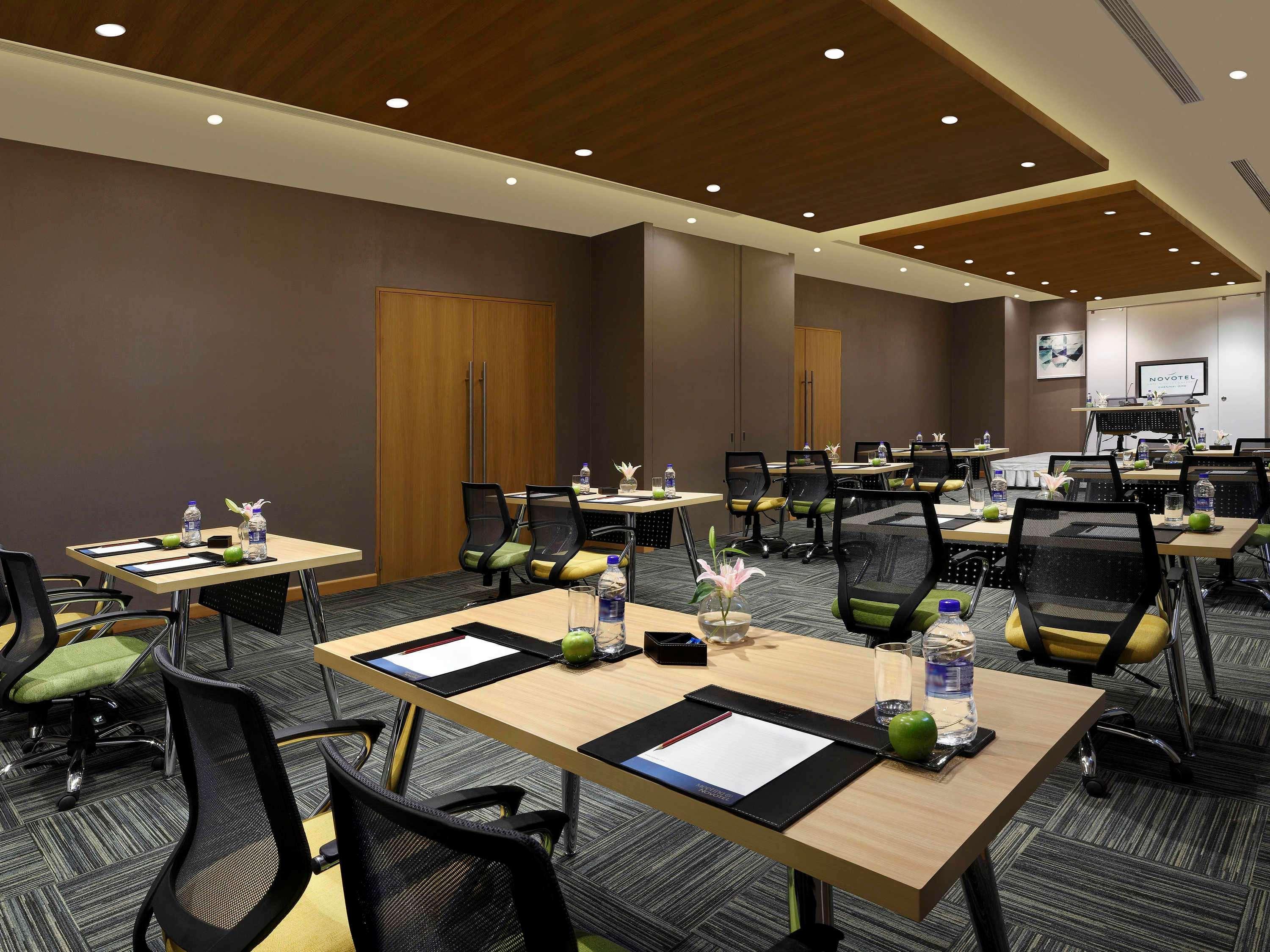 Novotel Chennai Sipcot Exterior foto Meeting room