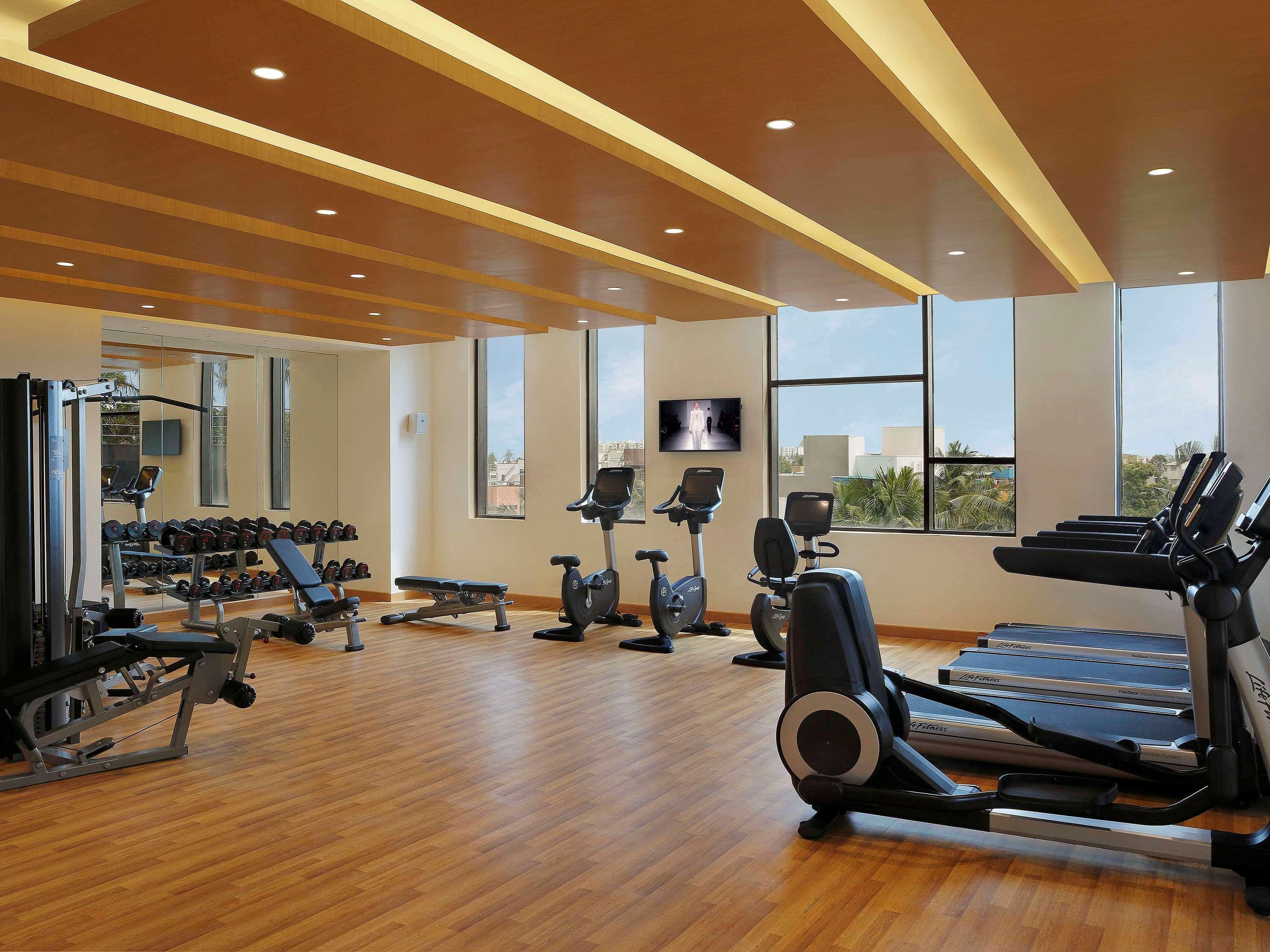 Novotel Chennai Sipcot Exterior foto The gym at the hotel
