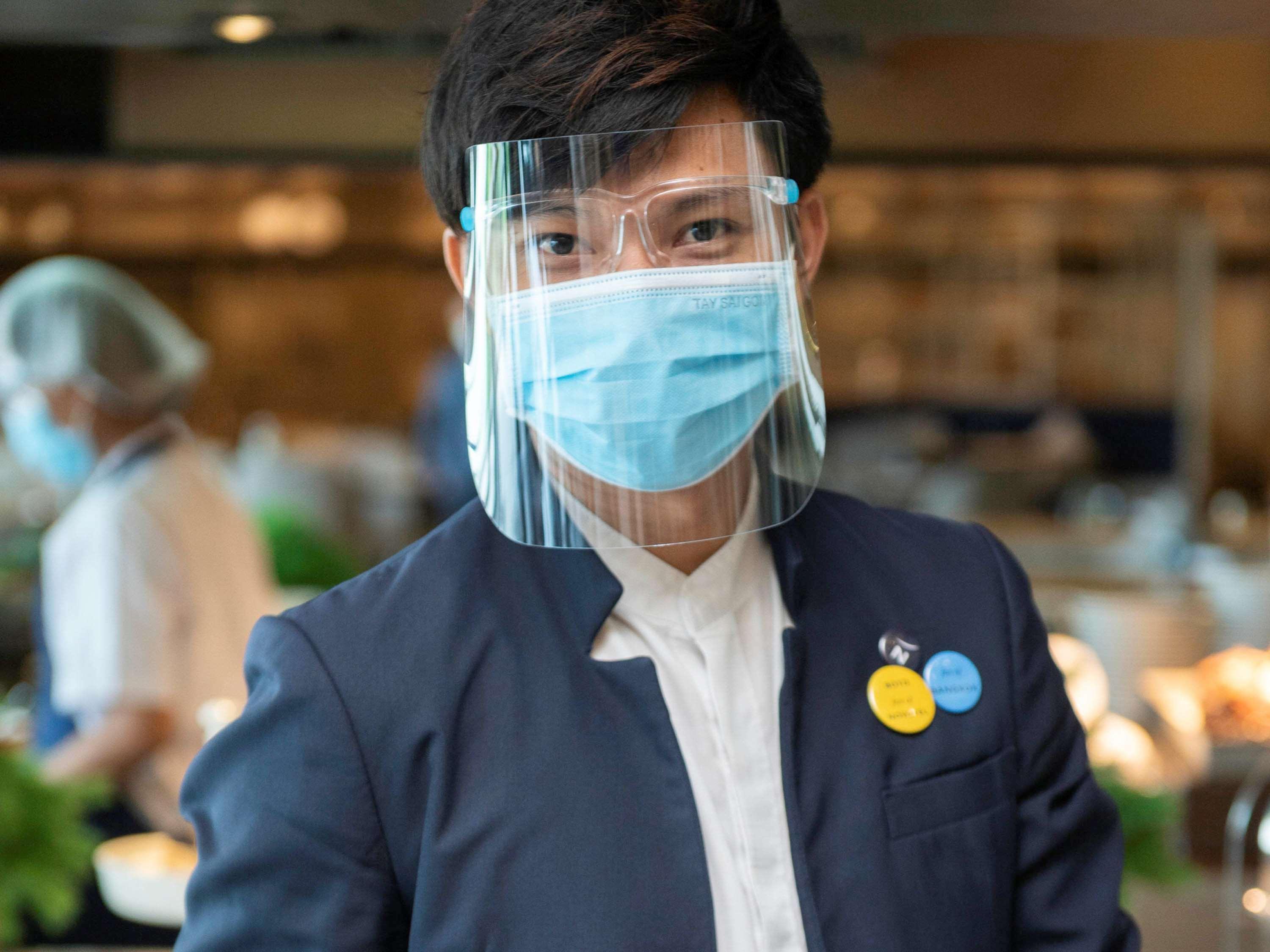 Novotel Chennai Sipcot Exterior foto A Thai Airways employee wearing a face shield