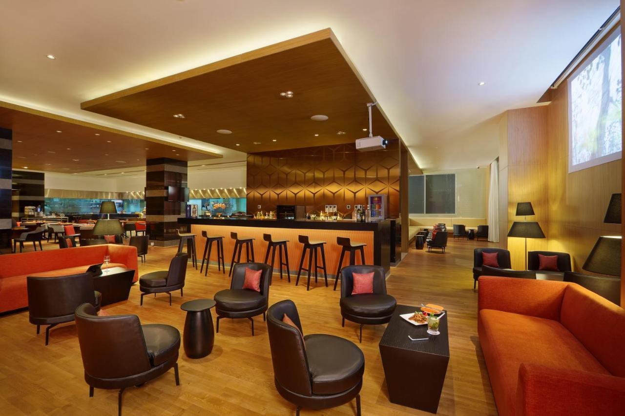 Novotel Chennai Sipcot Exterior foto The lounge at KLIA