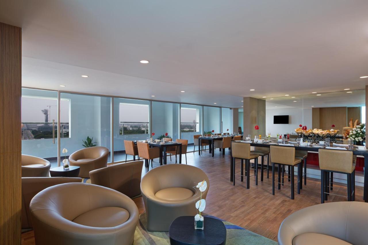 Novotel Chennai Sipcot Exterior foto The lounge at the airport