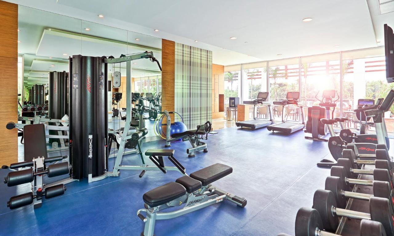 Novotel Chennai Sipcot Exterior foto The gym at the InterContinental