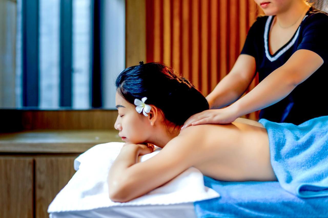 Novotel Chennai Sipcot Exterior foto Thai massage
